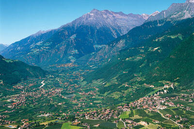 Dorf Tirol mit Schloss Tirol