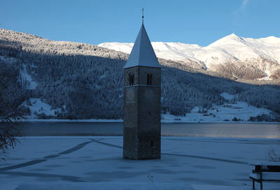 Grauner Turm im Winter