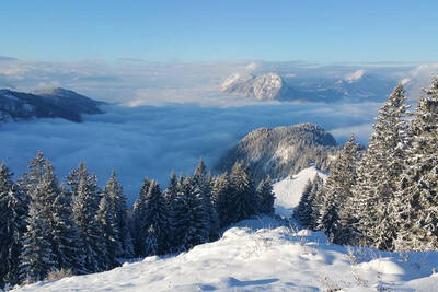 Ausblick von der Vorderkaiserfeldenhütte im Winter