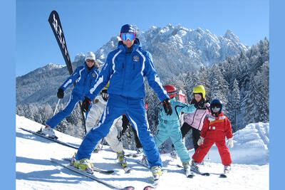 Spaß beim Skifahren-Lernen mit der Skischule in Toblach!